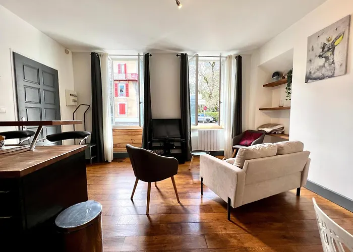 Apartment Joli En Centre Bagneres-de-Bigorre
